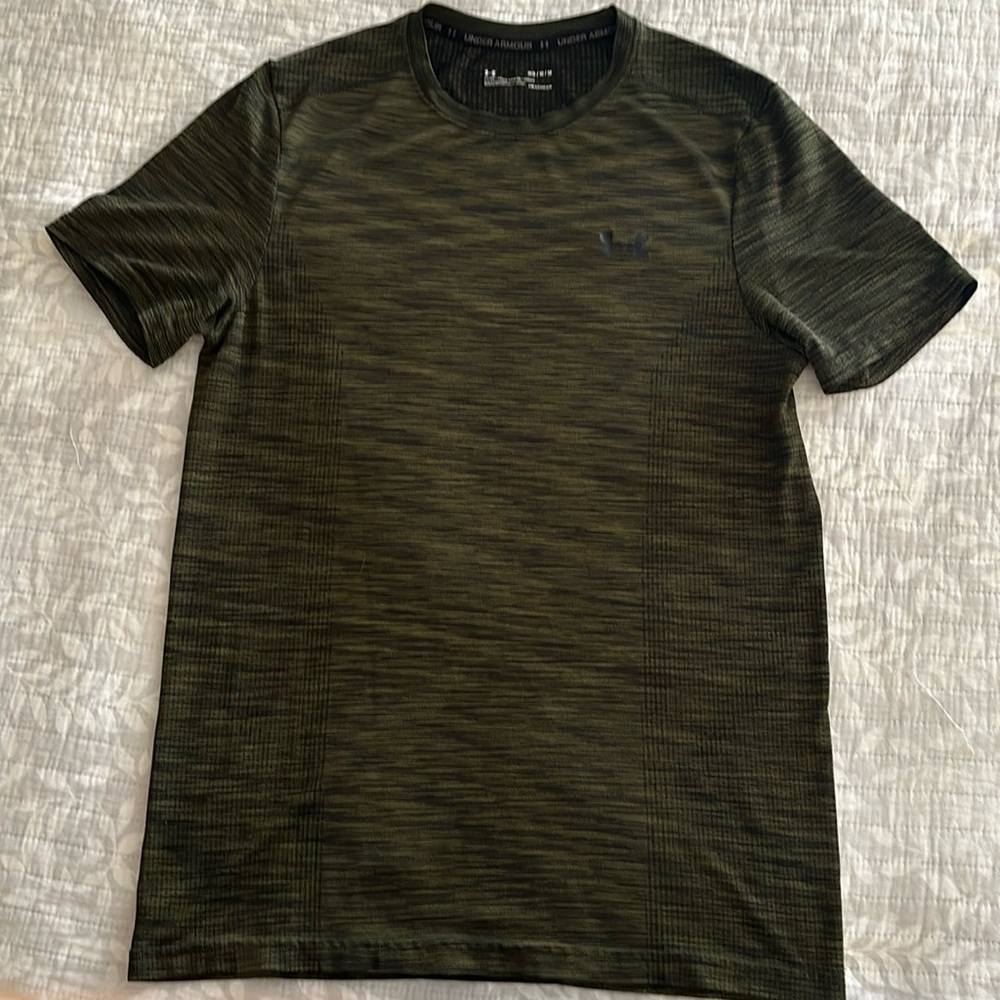 Under Armour, heat gear, Mens size medium athletic shirt
